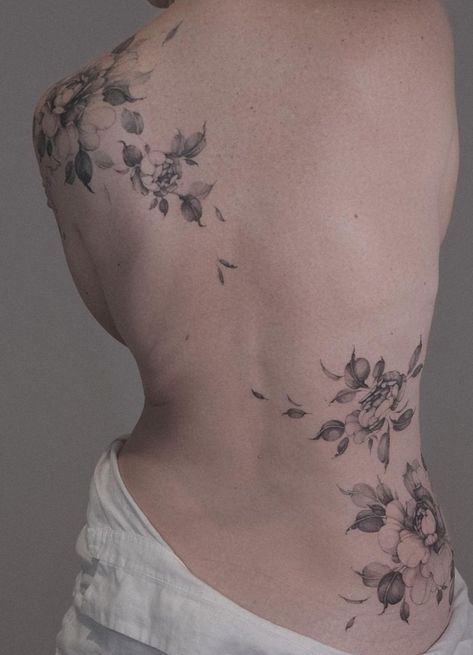 Floral Back Tattoos, Mastectomy Tattoo, Hip Thigh Tattoos, Torso Tattoos, Vine Tattoos, Stylist Tattoos, Back Tattoo Women, Elegant Tattoos, Feminine Tattoos