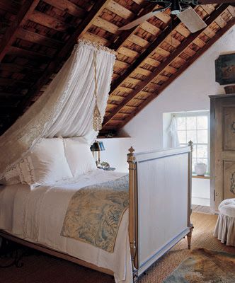 Canopy  type bed in the attic.  Apparently this person was not going to give up the canopy so they had a great idea of how to do it. Cozy Attic Bedroom, Attic Bed, Cozy Attic, Bedroom Traditional, Slanted Ceiling, Bed Parts, Attic Bedrooms, Attic Renovation, Attic Spaces