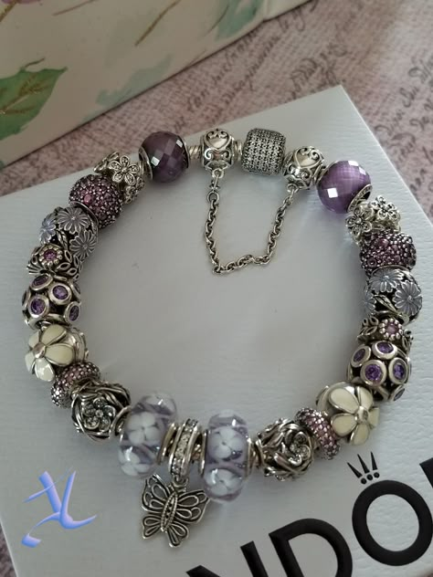 Pandora violet flower Pandora Purple Bracelet, Purple Pandora Bracelet, Pandora Flower Ring, Purple Pandora, Pandora Jewlery, Pandora Purple, Pandora Bracelet Charms Ideas, Pandora Bracelet Designs, Dope Jewelry Accessories