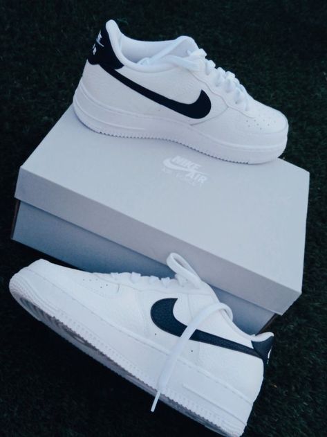 169€. it's still on sale. To purchase. Whatsapp business contact. +234 9060304360. Add this contact and Dm me Pretty Trainers, Tennis Nike, Casual Shoes Women Sneakers, Air Force Shoes, Nike Shoes Air Force, Trendy Shoes Sneakers, Nike Shoes Girls, Pretty Shoes Sneakers, All Nike Shoes