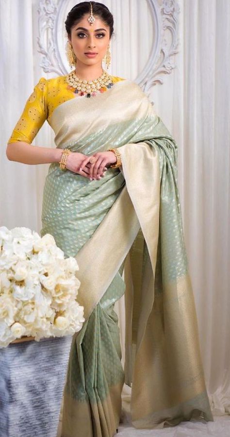 Pista Saree Contrast Blouse, Pista Green Saree Combination Blouse, Pista Green Combination, Pista Saree, Exclusive Saree Blouse Designs, Saree Outfit, Saree Pose, Saree Drape, Banaras Sarees