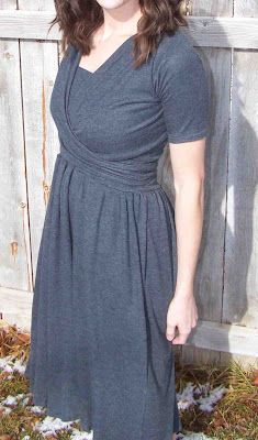 pattern and tutorial to make this FANTASTIC dress that is actually separates - perfect for nursing Moms (ahem - ME!)  Love it!!! Fashion Tricks, Clothing Tips, Beauty App, Dress Tutorial, Dress Patterns Free, Knit Wrap Dress, Diy Vetement, Dress Tutorials, Free Dresses