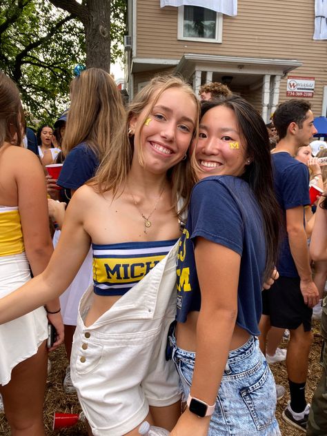 Umich Tailgate Outfit, Umich Gameday Outfit, Gameday Fits Football, Umich Tailgate, Umich Game Day Outfit, Wvu Game Day Outfit, Michigan Game Day Outfit, Umich Game Day, College Gameday Outfits Football