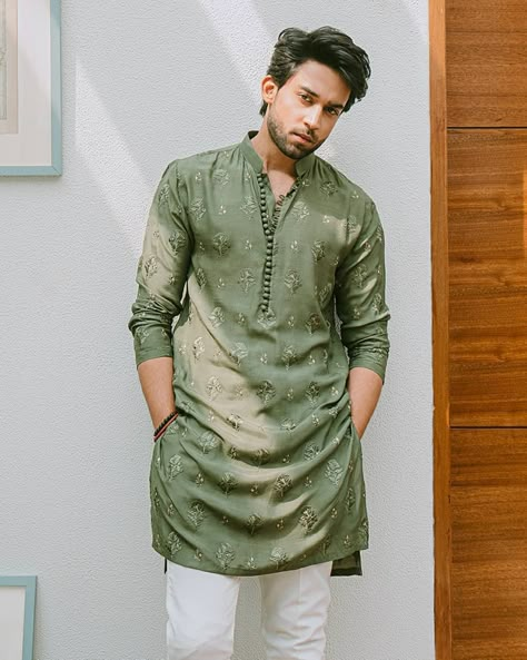 Mehndi Dress For Mens, Man Dress Design, Mens Traditional Wear, Indian Wedding Clothes For Men, Wedding Kurta For Men, Mens Winter Fashion Outfits, Mens Casual Suits, Stylish Mens Suits, Kurta Men