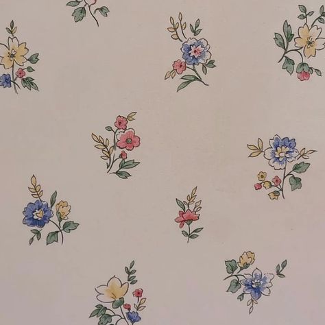 An up close shot of a blue and pink floral wallpaper pattern Grandma Floral Wallpaper, Grandma Pattern Wallpaper, Grandma Wallpaper, Granny Pattern, Floral Pattern Wallpaper, Cottage Crafts, Milk Crate, Phone Decor, Diy Wallpaper