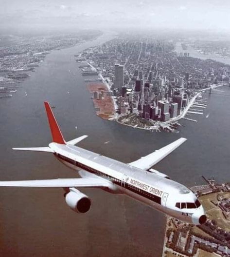 Aviation Bedroom, Boeing 727 200, World Trade Center Nyc, Northwest Airlines, Boeing 757, Boeing 727, Passenger Aircraft, Vintage Planes, Vintage Airlines