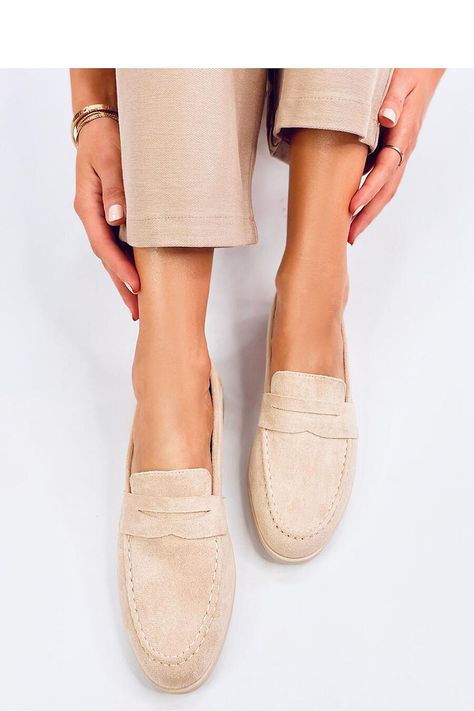 Suede moccasins for women. The model is characterized by a minimalist cut with rounded noses and stitching. They are made of very pleasant to the touch organic suede, which also emphasizes their unique style. Don't wait and order them today : ) fabric ecological suede Size Insole lenght 36 23,2 cm 37 24 cm 38 24,5 cm 39 25 cm 40 25,8 cm 41 26,4 cm Biscuit Bar, Bathrobe Men, Suede Moccasins, Italy Fashion, Suede Loafers, Jacket Brands, Womens Gloves, Moccasins, Womens Scarves