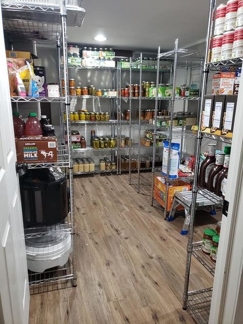 Food Storage Rooms, Harvest Storage, Warehouse Kitchen, Restaurant Kitchen Design, Kitchen Butlers Pantry, Pantry Inspiration, Basement Organization, New Home Checklist, Home Catering