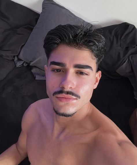 Skin Fade Hairstyle, Beard And Mustache Styles, Ideal Male Body, Mustache Styles, Cute Guy Pics, Handsome Arab Men, Mens Hairstyles Thick Hair, Men Photography, Morning Skin Care Routine