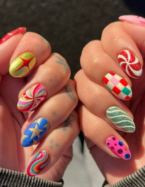 100+ Christmas Nail Designs To Rock This Winter! Festive Nail Ideas, Holiday Nail Inspo, Nails Holiday, Retro Nails, Intricate Art, Holiday Nail, Short Acrylic, Nails 2023, Festival Nails