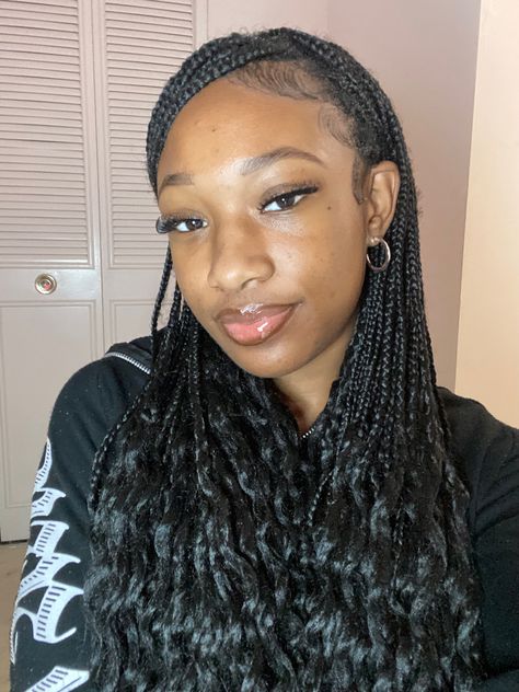 Swoop With Braids Hairstyles, Side Swoop Braids Black Women, Box Braid Swoop Ponytail, Box Braids Hairstyles For Big Foreheads, Side Swoop Knotless Braids, Medium Sized Box Braids With Curly Ends, Swoop Braided Hairstyles, Side Swoop Box Braids, Box Braids Side Swoop