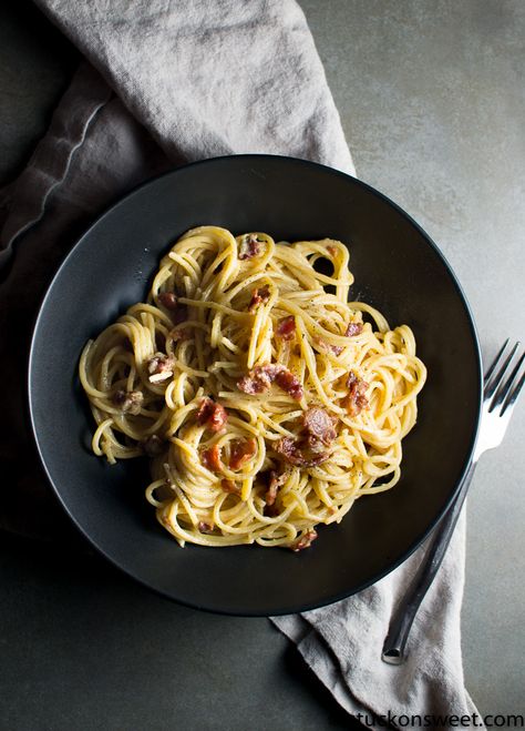 Pasta Carbonara - Stuck On Sweet Party Main Course, Dinner Party Main Course, Dinner Party Mains, Cheese Spaghetti, Italian Pasta Dishes, Carbonara Pasta, Cheesy Pasta, Italian Salad, Yummy Pasta Recipes