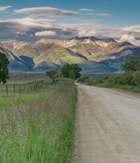 Ennis // Montana Ennis Montana, Montana Aesthetic, Virtual Scrapbook, Montana Living, Montana Ranch, Montana Mountains, Dirt Roads, Big Sky Country, Mountain High