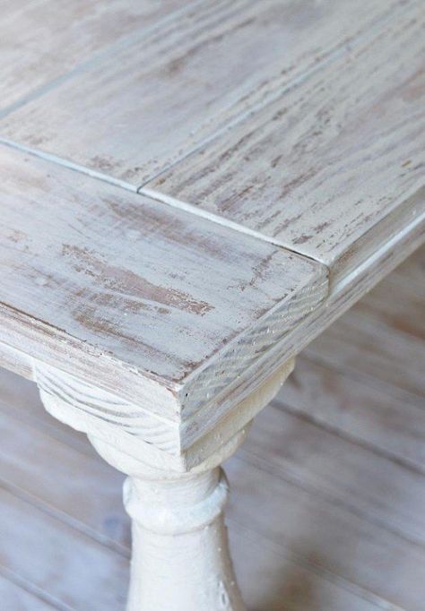 Distress Wood, Distressed Coffee Table, Distressed White Wood, Distressed Wood Furniture, Painted Coffee Tables, Painting Wood Furniture, Wood Paint, Wood Furniture Diy, Distressed Furniture