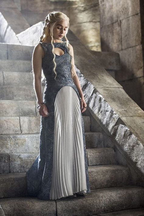 Ravenna Snow White, Daenerys Targaryen Dragons, Targaryen Dresses, Daenerys Targaryen Dress, Emily Clark, Game Of Thrones Wedding, Game Of Thrones Daenerys Targaryen, Game Of Thrones Outfits, Game Of Thrones Daenerys