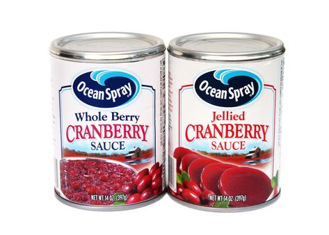 The Brilliant Reason Cranberry Sauce Cans Have "Upside-Down" Labels Cranberry Sauce Canned, Ocean Spray Cranberry Sauce, Jelly Salad, Ocean Spray Cranberry, Canned Cranberries, Jellied Cranberry Sauce, Canned Cranberry Sauce, Sugared Cranberries, Cranberry Sauce Recipe