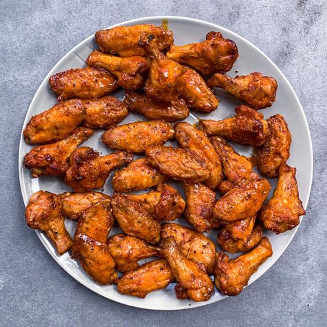 Crispy Baked Buffalo Wings - Zena's Kitchen Wings Teriyaki, Crispy Buffalo Wings, Wings Crispy, Buffalo Wings Recipe, Honey Wings, Teriyaki Wings, Baked Buffalo Wings, Wings Recipe Buffalo, Baked Wings