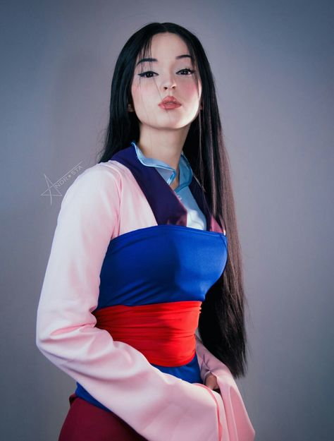 Geisha Outfit Costumes, Mulan Costume Diy, Cosplay Mulan, Mulan Halloween Costume, Mulan Cosplay, Hector Barbossa, Princess Inspired Outfits, Disney Princess Cosplay, Princess Cosplay