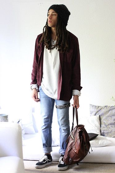 Philip A., 19 year old boy from Germany. Locs Men, Vintage Outfits Men, People Reference, Hipster Hairstyles, Guys Fashion, Boho Men, Dream Man, Hipster Mens Fashion, Perfect Boy