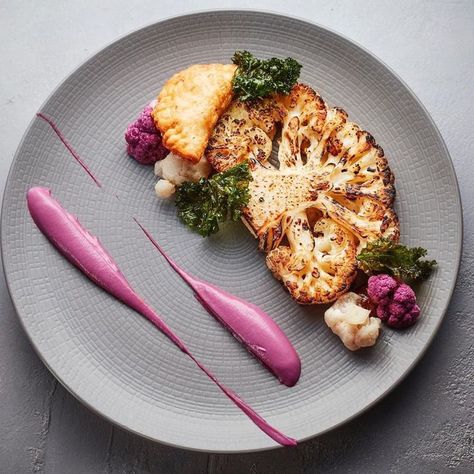 Gastronomic Food, Chef Dishes, Cauliflower Steak, Purple Cauliflower, Food Presentation Plates, Food Plating Techniques, Gourmet Food Plating, Bistro Food, Cauliflower Steaks