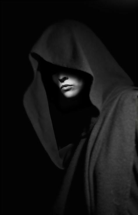 Pose Portrait, Black Hood, The Old Republic, 다크 판타지, Dark Wear, Dark Photography, Dark Ages, Dark Fantasy Art, Cloak