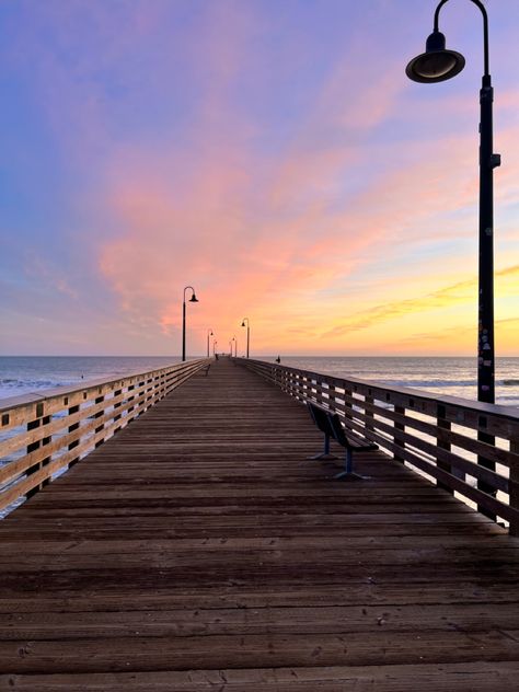 Pier sunset at the beach Pier Drawing, Pier Tattoo, Cove Aesthetic, San Clemente Pier, Pier Sunset, Hangout Ideas, Fake Insta, Sunset At The Beach, Leg Tattoo