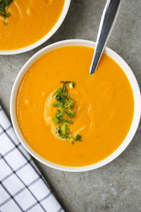 Carrot Apple Soup, Healthy Fall Soup Recipes, Healthy Fall Soups, Butternut Soup, Roasted Cauliflower Soup, Roasted Carrot, Apple Soup, Keto Crockpot Recipes, Soup Ideas