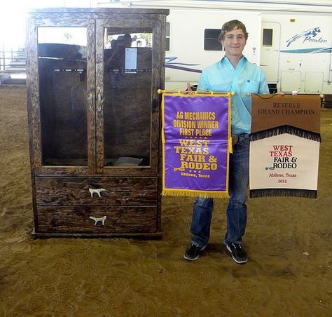 Ag Mechanics - Gun Cabinet I had the privilege of meeting this young man and looking at this project in person at the 2012 State Fair... I was impressed!!! Shop Projects High School, Ag Mech Projects, Ag Mechanics Projects Ideas, Mechanic Projects, Sae Projects, Agriculture Classroom, Ag Mechanics, Ag Projects, Texas Fair