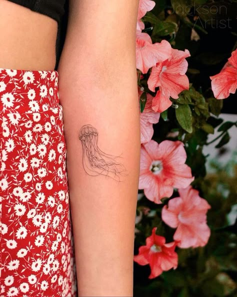 Jellyfish Tattoo Cute, Minimal Jellyfish Tattoo, Jellyfish Neck Tattoo, Tattoo Jellyfish Minimalist, Black Jellyfish Tattoo, Jellyfish Small Tattoo, Fineline Jellyfish Tattoo, Jellyfish Tattoo Arm, Fine Line Jellyfish Tattoo