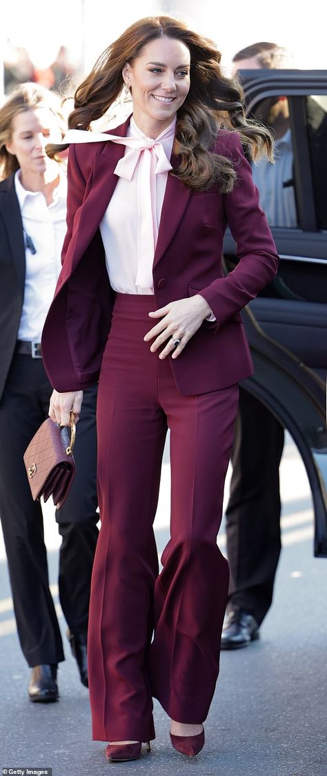 Prom Suits For Women, Alexander Mcqueen Suit, Suits For Women Prom, Pink Suits Women, 25 December, Burgundy Outfit, Business Suits, Rossi Shoes, Pink Suit