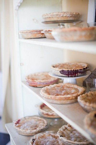 I don't know why racks of pies are preppy, but they seem preppy to me. Cooking Photos, Pie Shop, Fresh Farmhouse, Sugar Pie, Think Food, No Bake Pies, Homemade Pie, Beautiful Food, Macarons