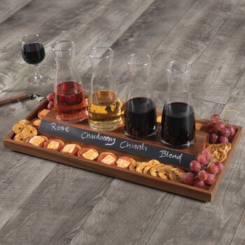 Wine Tasting At Home Ideas, Wine Set Up, Wine Tasting Board, Wine Tasting Set Up, Wine Tasting Tablescape, Wine Bar Business Ideas, Food Tasting Event Ideas, Wine Bar Food Menu Ideas, Wine Flights Ideas