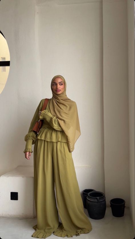 Boho Hijab Outfit, Modest Two Piece Outfits, Modest Outfits Muslim, Outfits Muslim, Modest Dresses Fashion, Modest Casual Outfits, Color Blocking Outfits, Soiree Dress, Mode Abaya