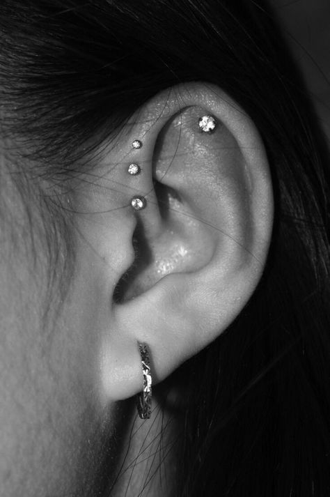 Love! Ušný Piercing, Triple Forward Helix, Ear Peircings, Piercing Conch, Helix Piercings, Septum Piercings, Cool Ear Piercings, Pretty Ear Piercings, Cool Piercings