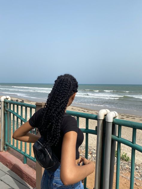 Beach View Aesthetic, Hairstyle Black Hair, Job Interview Prep, Hairstyle Black, View Aesthetic, Passion Twists, Interview Prep, Protective Hairstyle, Pose Idea