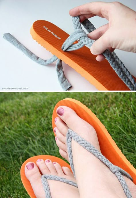 Salvage ripped flip-flops by making a more comfortable version. (or tear them apart from the start because this is way cuter) Modern Haken, Diy Vetement, Diy Summer, Creation Couture, Fashion Diy, Crafty Craft, Diy Shoes, Crafty Diy, Diy Creative