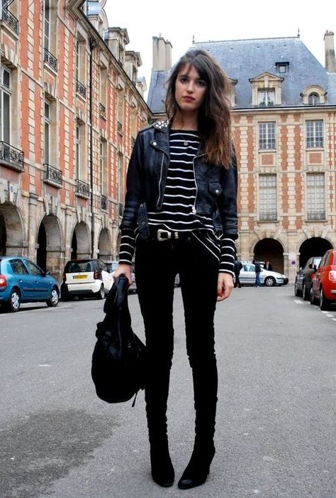 Like what you see? Follow me on Pinterest @njohnay and on Instagram @nylaconaway Jeanne Damas Style, Jeans Trend, Style Parisienne, Emmanuelle Alt, Mode Tips, Jeanne Damas, Blazer Outfit, Rock Punk, Looks Street Style