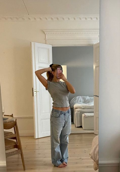 Matilda Djerf Mirror Selfie, Matilda Djerf Body Type, Matilda Djerf House, Matilda Djerf Home, H.e.r Aesthetic, Matilda Djerf, Wardrobe Inspiration, Love Clothing, Summer Fits