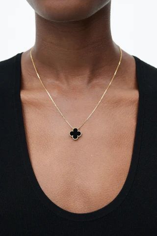 Can Cleef Black Necklace, Van Cleef Onyx Necklace, Vca Vintage Alhambra Necklace, Onyx Van Cleef, Van Cleef Vintage Alhambra Necklace, Van Cleef Pendant, Alhambra Van Cleef Arpels, Black Van Cleef Necklace, Van Cleef Alhambra Necklace