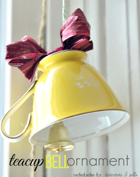 Teacup Bell Ornament. A wonderful DIY ornament to add charm to your tree! Cute Diy Christmas Ornaments, Son Zeng, Tea Cups Diy, Christmas History, Teacup Crafts, Christ Centered Christmas, Diy Ornament, Cup Crafts, Cute Diy