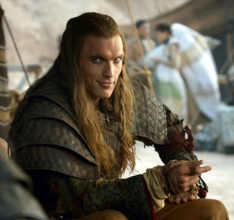 Daario Naharis. They should have never replaced this beautiful creature!!! Daario Naharis, Ed Skrein, Game Of Thrones Tv, Gra O Tron, Games Of Thrones, Game Of Thrones Art, Hbo Series, Fantasy Aesthetic, Fantasy Novels