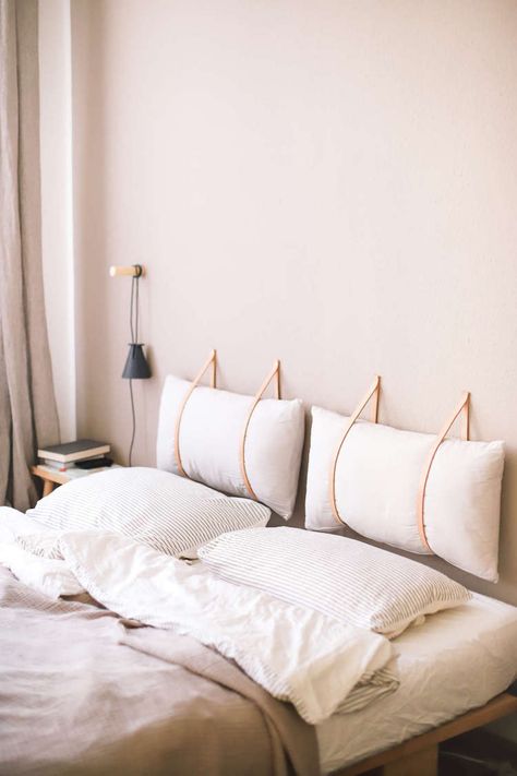 Diy Seng, Creative Headboard, Diy Bed Headboard, Pillow Headboard, Modern Headboard, Diy Headboard, Headboard Designs, Diy Bed, Decor Minimalist