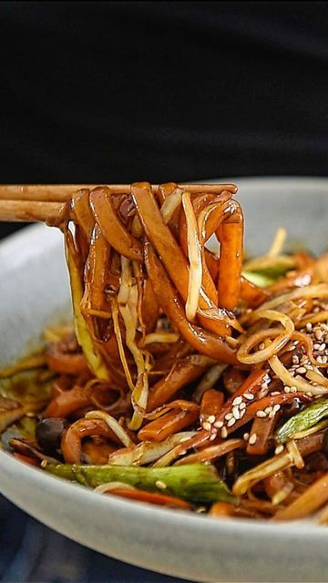 Wil Yeung on Instagram: "This recipe is all about simple, quick, and full of flavour.  Join me in this previous YouTube episode and companion recipe to the ‘Dining In With Wil’ cookbook to make a delicious Chinese style Lo Mein recipe.

Clickable links in bio:
🎥 https://youtu.be/CW9zdB9EUbw
📚 www.yeungmancooking.com

Ingredients:
2 pieces garlic
3 sticks green onion 
1/2 carrot 
100g cabbage 
60g fresh shiitake mushrooms 
1 1/2 tbsp soy sauce 
1 tsp dark soy sauce 
1 tsp black vinegar 
1 tbsp plantbased oyster sauce 
1 1/2 tbsp hoisin sauce 
splash of toasted sesame oil
1 tbsp chili oil 
250g frozen udon noodles 
1 tbsp avocado oil 
85g bean sprouts 
2 tsp white sesame seeds

Directions:
1. Bring a pot of water for the noodles 
2. Thinly slice the garlic.  Chop the green onions into bite Chinese Garlic, Lo Mein Recipe, Black Vinegar, Toasted Sesame Oil, Dark Soy Sauce, Lo Mein Recipes, Vegan Asian, Shiitake Mushrooms, Lo Mein