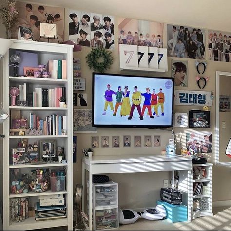 Kpop Inspired Room, Army Room Decor, Army Room, Dekorasi Kamar Tidur, Pinterest Room Decor, Study Room Decor, Room Goals, Aesthetic Rooms, Dreamy Room