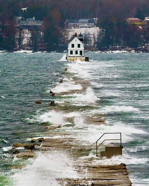 Breakwater Lighthouse in Rockland, Maine Maine Aesthetic, Maine Winter, Maine Photography, Maine Lighthouses, Maine Living, Bar Harbor Maine, Maine Vacation, Maine Travel, New England Travel