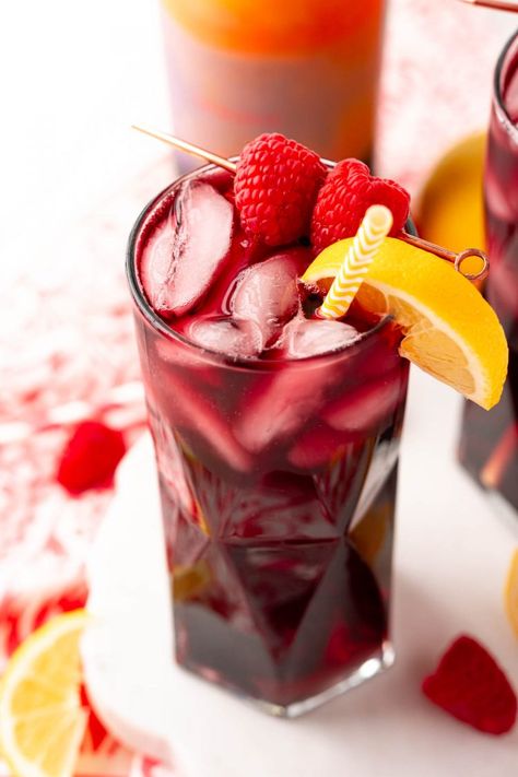 Red Wine Spritzer Recipe | Sugar and Soul Red Wine Spritzer, Cooking With Red Wine, Wine Spritzer Recipe, Red Wine Drinks, Spritzer Recipes, Sangria Wine, Wine Spritzer, Cocktail Drinks Alcoholic, Merlot Wine