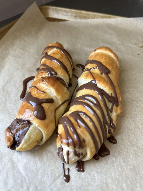 Chunky Monkey Croissant, Chunky Monkey Recipes, Chocolate Banana Croissant, Banana Croissant, Pool Snacks, Croissant Roll, Chocolate Line, Opening A Bakery, Almond Crunch