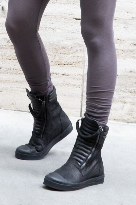 NEW Minimalist Boots / Leather Sneaker Boots #clothing #shoes #women @EtsyMktgTool #marcellamoda #shoes #minimalistboots #leathersneakers Minimalist Boots, Zip Up Boots, Minimalist Shoes, Neue Outfits, Minimalist Dresses, Boots Suede, Barefoot Shoes, Boots Leather, Leather Pulls