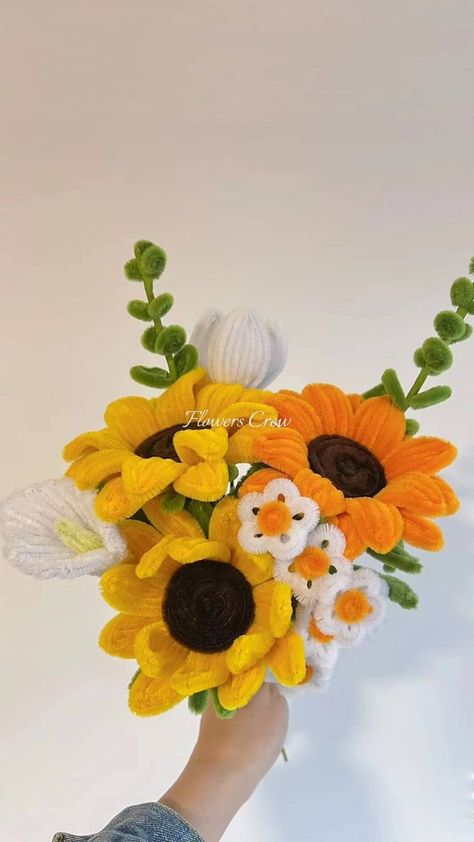 sunflower bouquet, handmade artificial flower bouquet in yellow Handmade Sunflower, Clean Flowers, Diy Bouquet Wrap, Pipe Cleaner Flowers, Fleurs Diy, Sunflower Bouquet, Flower Bouquet Diy, Pipe Cleaner Crafts, Diy Home Decor Ideas