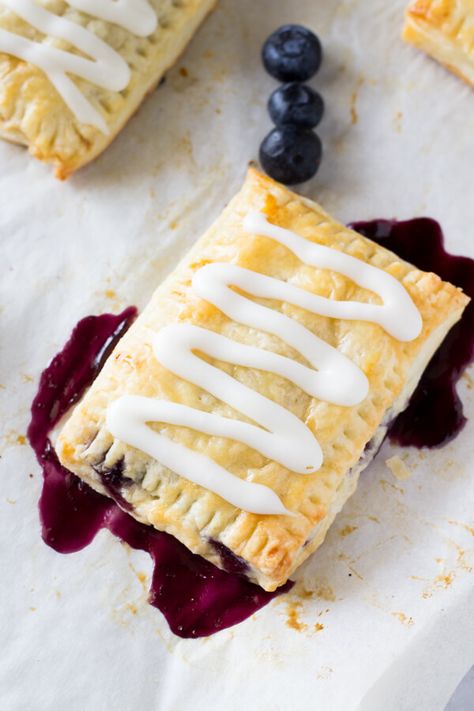 Buttery, flaky homemade blueberry toaster strudels with vanilla glaze. Learn to make them from scratch with this step-by-step recipe. Toaster Strudel Recipe, Homemade Toaster Strudel, Toaster Strudel, Poptart Recipe, Strudel Recipes, Homemade Pastries, Vanilla Glaze, Homemade Snacks, Breakfast Cake